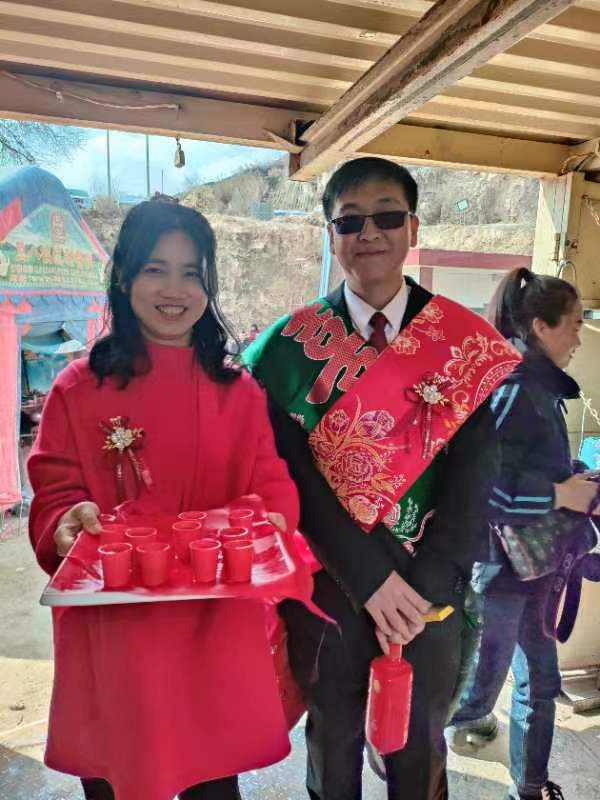 志丹县义正镇陈山村新郎新娘早生贵子